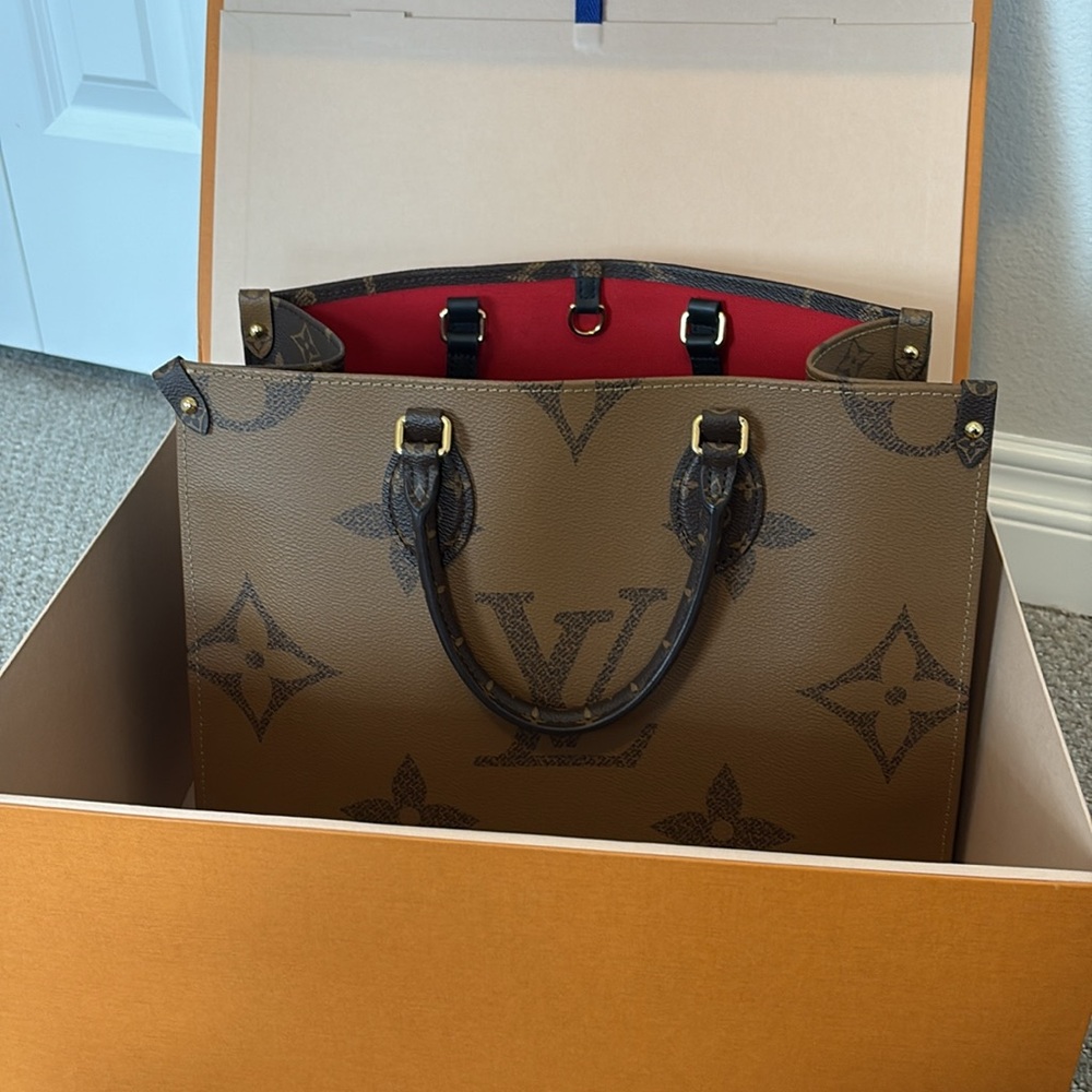AUTHENTIC Louis Vuitton OnTheGo MM | LIKE NEW - Picture 4 of 12